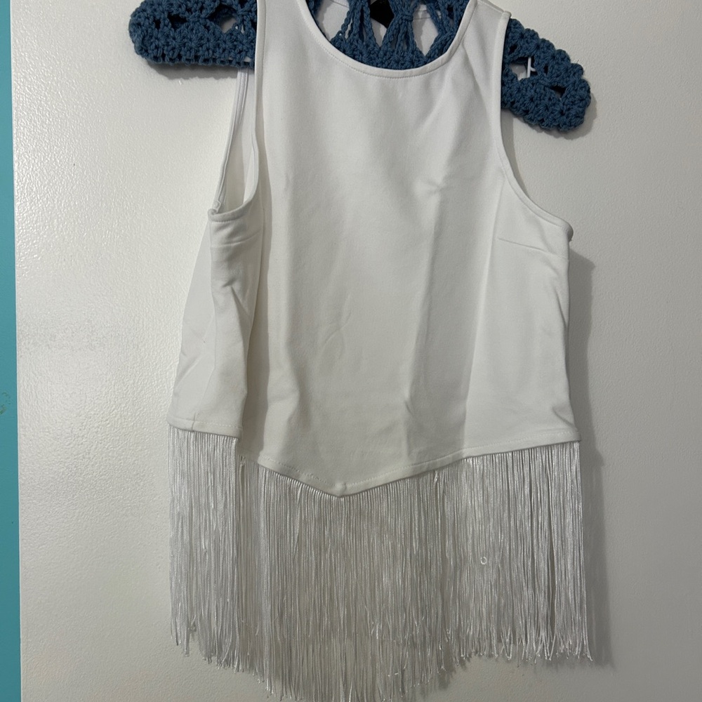 ✂️ W5 White Sleeveless Fringe Tank Top